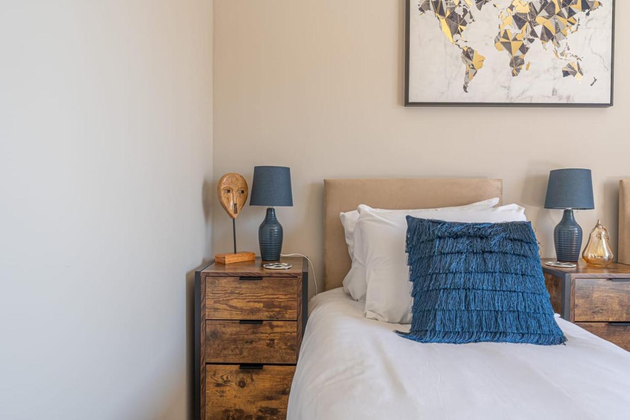 Superb One Bedroom Apartment In Coventry Cv1 *New* ภายนอก รูปภาพ