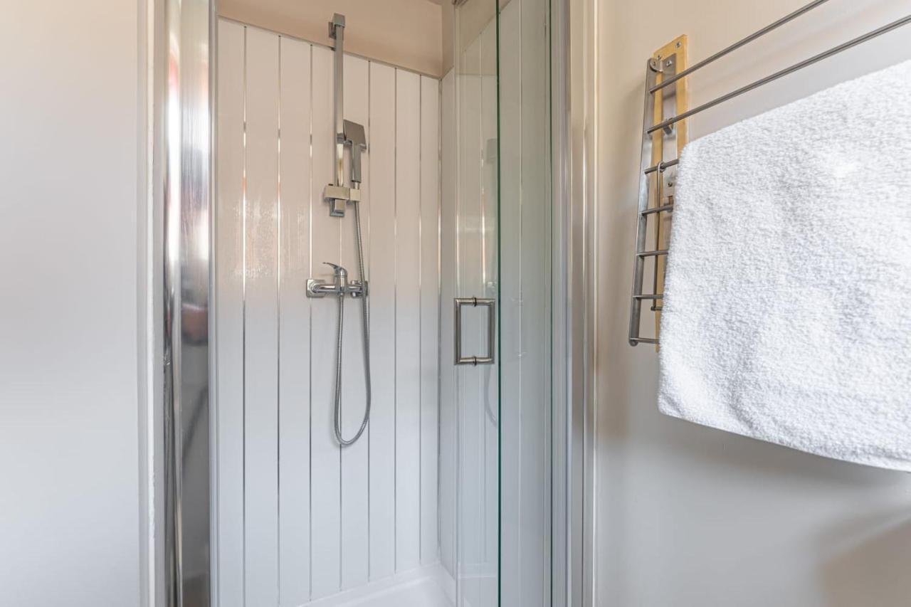 Superb One Bedroom Apartment In Coventry Cv1 *New* ภายนอก รูปภาพ