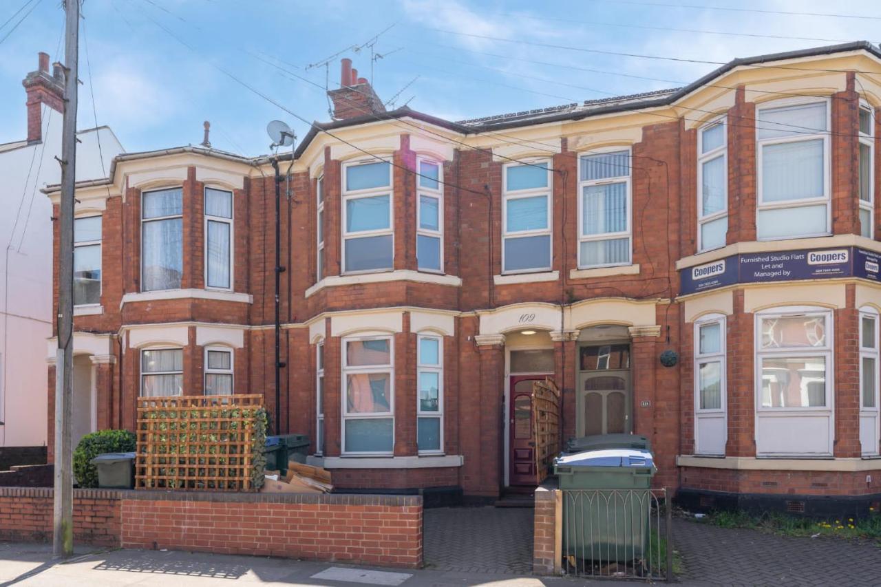 Superb One Bedroom Apartment In Coventry Cv1 *New* ภายนอก รูปภาพ